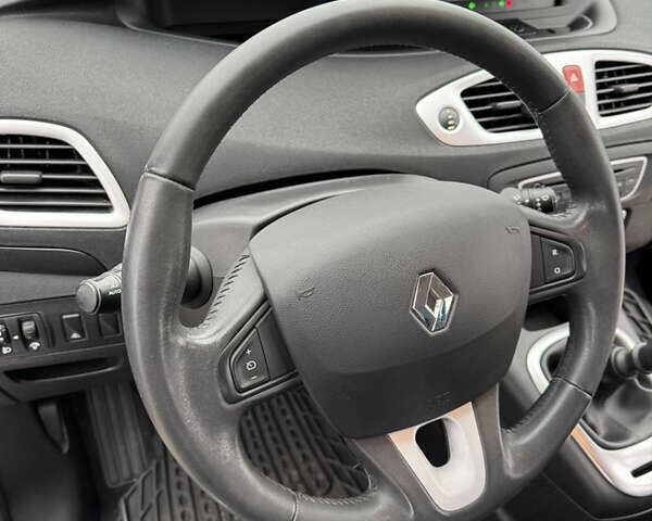 Серый Рено Сценик, объемом двигателя 1.6 л и пробегом 210 тыс. км за 7500 $, фото 28 на Automoto.ua