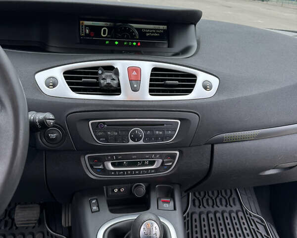 Серый Рено Сценик, объемом двигателя 1.6 л и пробегом 210 тыс. км за 7500 $, фото 29 на Automoto.ua