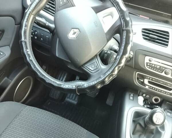 Рено Сценик 2010 в Владимирце на Automoto.ua Серый Рено Сценик, объемом двигателя 1.5 л и пробегом 256 тыс. км за 6000 $, фото 26 на Automoto.ua