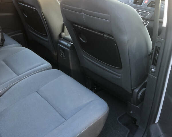 Рено Сценик 2010 в Луцке на Automoto.ua Серый Рено Сценик, объемом двигателя 0 л и пробегом 186 тыс. км за 6199 $, фото 16 на Automoto.ua