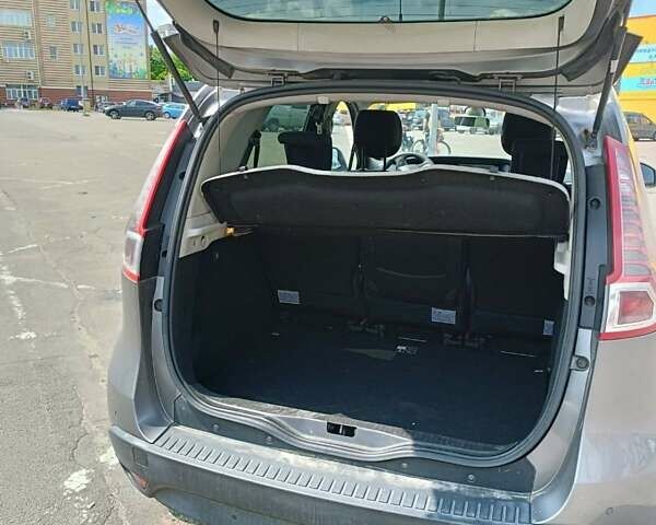 Рено Сценик 2010 в Житомире на Automoto.ua Серый Рено Сценик, объемом двигателя 1.5 л и пробегом 217 тыс. км за 7400 $, фото 6 на Automoto.ua