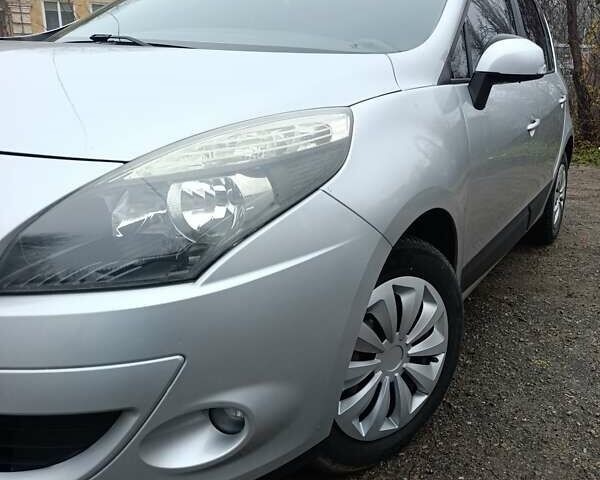 Сірий Рено Сценік, об'ємом двигуна 1.5 л та пробігом 183 тис. км за 7100 $, фото 6 на Automoto.ua