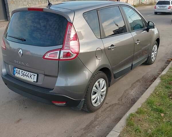 Серый Рено Сценик, объемом двигателя 1.6 л и пробегом 166 тыс. км за 7700 $, фото 5 на Automoto.ua