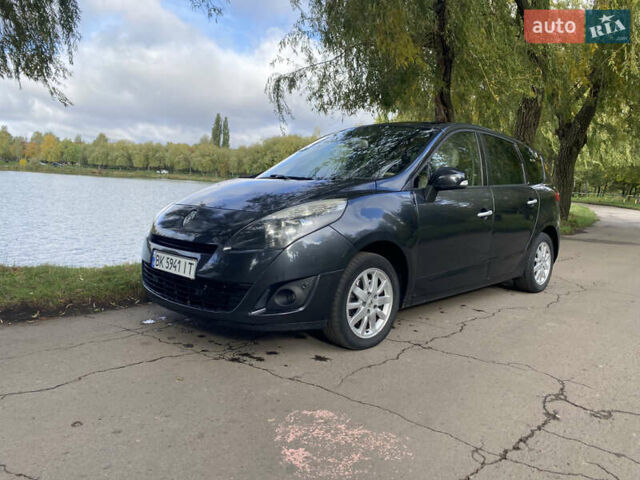 Рено Сценік 2011 у Рівному на Automoto.ua Сірий Рено Сценік, об'ємом двигуна 1.6 л та пробігом 214 тис. км за 6450 $, фото 3 на Automoto.ua