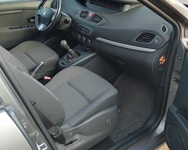 Серый Рено Сценик, объемом двигателя 1.6 л и пробегом 166 тыс. км за 7700 $, фото 6 на Automoto.ua