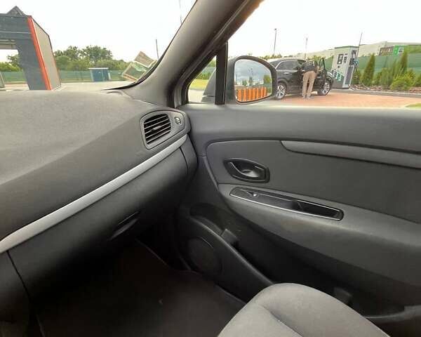 Серый Рено Сценик, объемом двигателя 1.46 л и пробегом 246 тыс. км за 7200 $, фото 24 на Automoto.ua