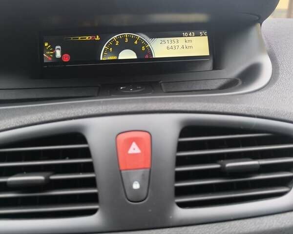 Серый Рено Сценик, объемом двигателя 1.5 л и пробегом 251 тыс. км за 8250 $, фото 24 на Automoto.ua