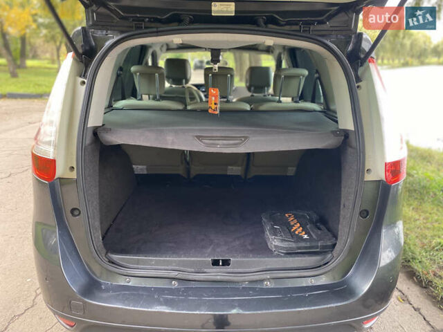 Рено Сценік 2011 у Рівному на Automoto.ua Сірий Рено Сценік, об'ємом двигуна 1.6 л та пробігом 214 тис. км за 6450 $, фото 20 на Automoto.ua