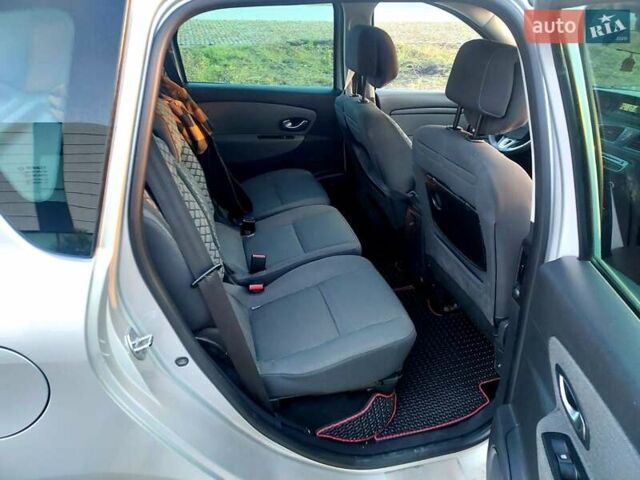 Серый Рено Сценик, объемом двигателя 1.5 л и пробегом 309 тыс. км за 6300 $, фото 15 на Automoto.ua