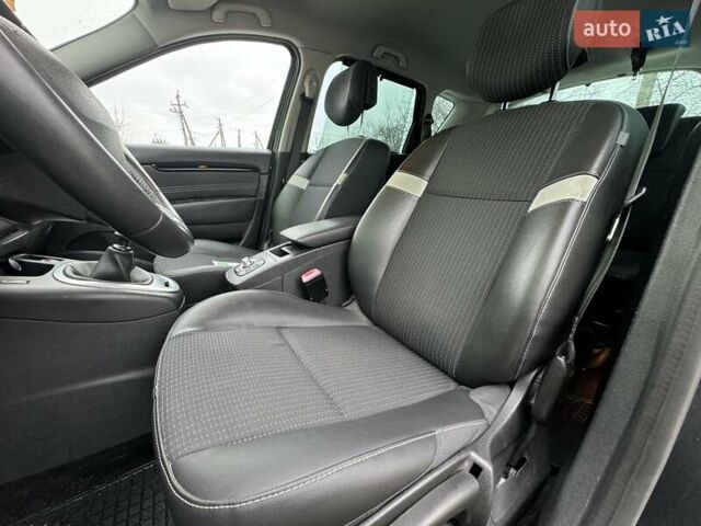 Сірий Рено Сценік, об'ємом двигуна 1.6 л та пробігом 233 тис. км за 7999 $, фото 32 на Automoto.ua