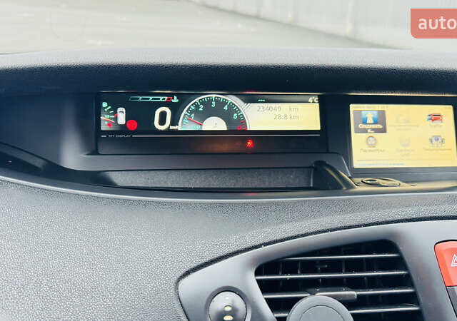 Серый Рено Сценик, объемом двигателя 1.5 л и пробегом 234 тыс. км за 7300 $, фото 13 на Automoto.ua