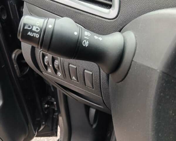 Сірий Рено Сценік, об'ємом двигуна 1.6 л та пробігом 280 тис. км за 7700 $, фото 7 на Automoto.ua