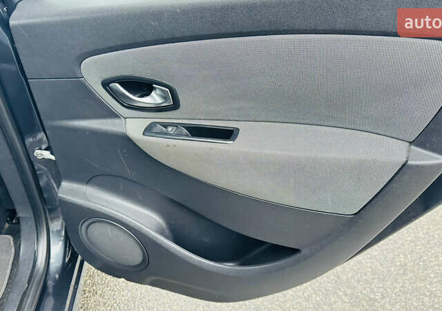 Серый Рено Сценик, объемом двигателя 1.5 л и пробегом 234 тыс. км за 7300 $, фото 19 на Automoto.ua