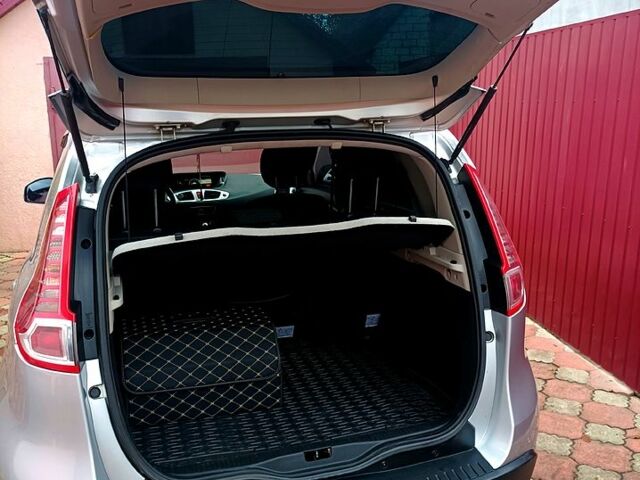 Серый Рено Сценик, объемом двигателя 1.5 л и пробегом 275 тыс. км за 6900 $, фото 9 на Automoto.ua