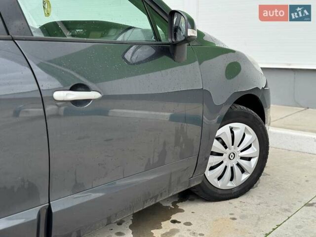 Сірий Рено Сценік, об'ємом двигуна 1.6 л та пробігом 233 тис. км за 8300 $, фото 19 на Automoto.ua