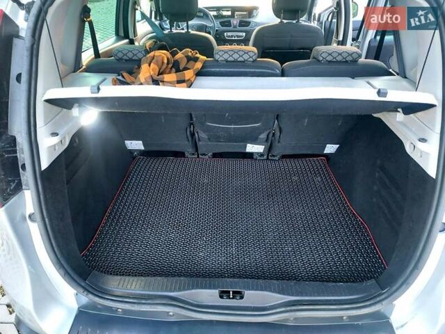 Серый Рено Сценик, объемом двигателя 1.5 л и пробегом 309 тыс. км за 6300 $, фото 20 на Automoto.ua