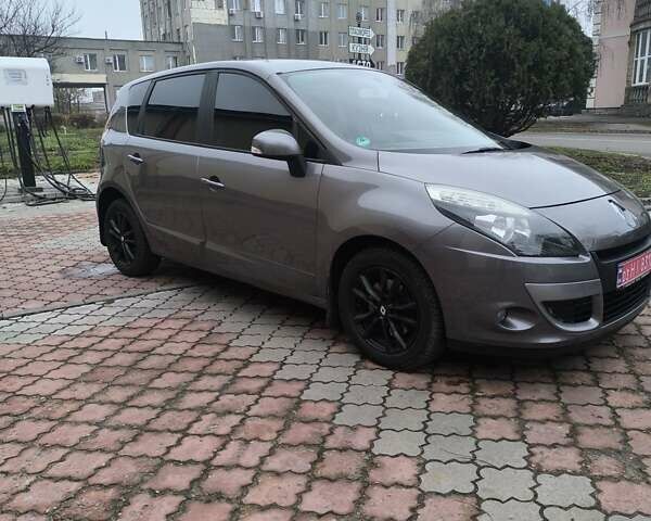 Серый Рено Сценик, объемом двигателя 1.5 л и пробегом 251 тыс. км за 8250 $, фото 3 на Automoto.ua