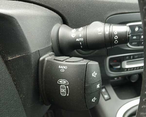 Сірий Рено Сценік, об'ємом двигуна 1.6 л та пробігом 280 тис. км за 7700 $, фото 6 на Automoto.ua