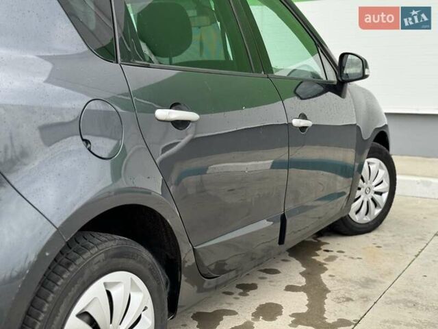 Сірий Рено Сценік, об'ємом двигуна 1.6 л та пробігом 233 тис. км за 8300 $, фото 18 на Automoto.ua