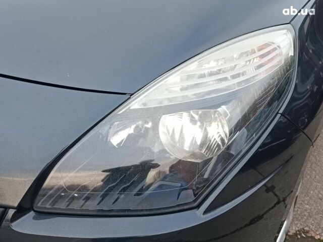 Серый Рено Сценик, объемом двигателя 1.6 л и пробегом 206 тыс. км за 7740 $, фото 2 на Automoto.ua