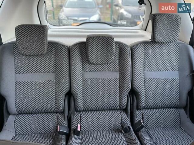 Серый Рено Сценик, объемом двигателя 1.6 л и пробегом 241 тыс. км за 7500 $, фото 6 на Automoto.ua