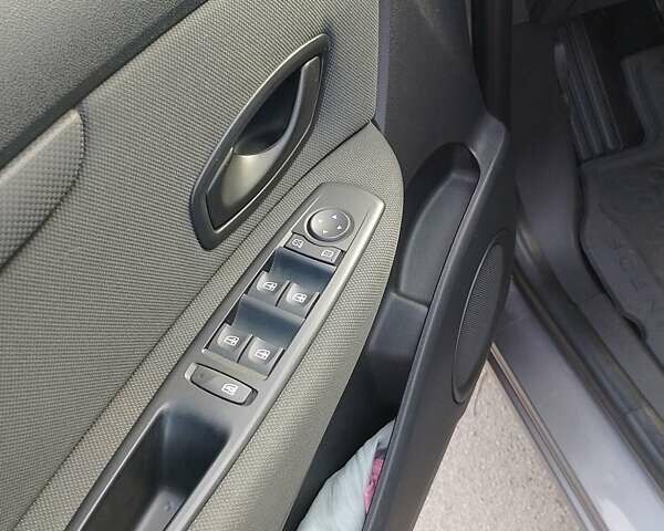 Серый Рено Сценик, объемом двигателя 1.6 л и пробегом 166 тыс. км за 7700 $, фото 10 на Automoto.ua