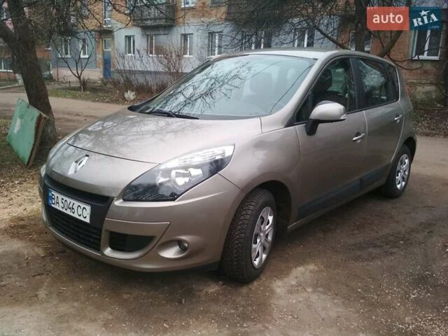 Серый Рено Сценик, объемом двигателя 1.5 л и пробегом 227 тыс. км за 7100 $, фото 1 на Automoto.ua