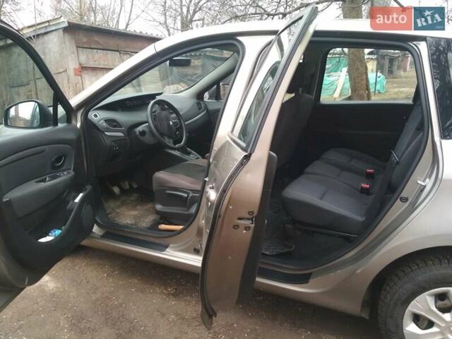 Серый Рено Сценик, объемом двигателя 1.5 л и пробегом 227 тыс. км за 7100 $, фото 5 на Automoto.ua