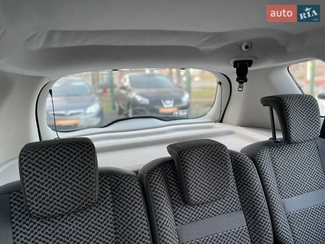 Серый Рено Сценик, объемом двигателя 1.6 л и пробегом 241 тыс. км за 7500 $, фото 28 на Automoto.ua