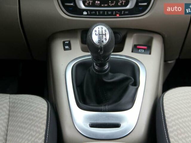 Сірий Рено Сценік, об'ємом двигуна 1.6 л та пробігом 217 тис. км за 6300 $, фото 22 на Automoto.ua