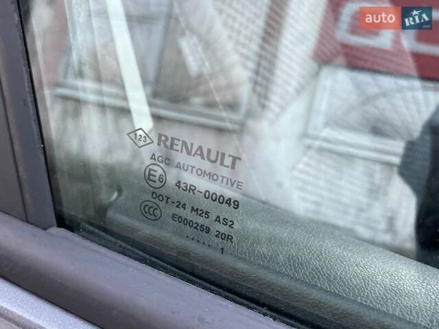 Серый Рено Сценик, объемом двигателя 1.6 л и пробегом 241 тыс. км за 7500 $, фото 55 на Automoto.ua