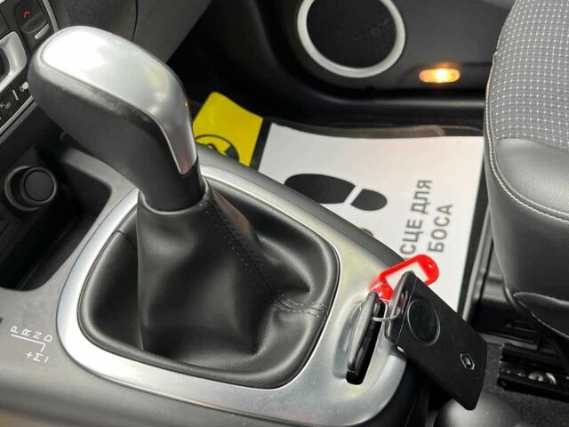 Рено Сценик 2011 в Стрые на Automoto.ua Серый Рено Сценик, объемом двигателя 2 л и пробегом 215 тыс. км за 7500 $, фото 11 на Automoto.ua