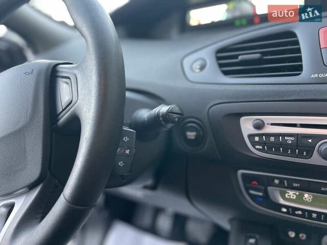 Серый Рено Сценик, объемом двигателя 1.6 л и пробегом 241 тыс. км за 7500 $, фото 22 на Automoto.ua