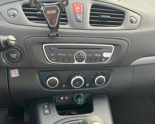 Серый Рено Сценик, объемом двигателя 1.46 л и пробегом 246 тыс. км за 7200 $, фото 26 на Automoto.ua