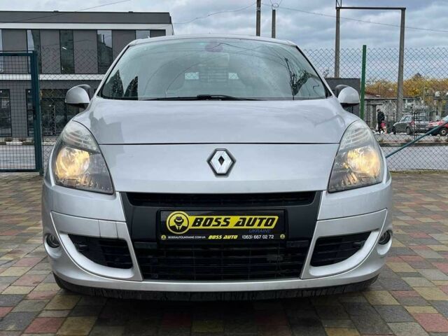 Рено Сценик 2011 в Стрые на Automoto.ua Серый Рено Сценик, объемом двигателя 2 л и пробегом 215 тыс. км за 7500 $, фото 1 на Automoto.ua