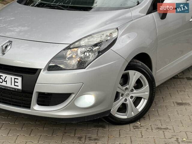 Рено Сценік 2011 у Львові на Automoto.ua Сірий Рено Сценік, об'ємом двигуна 1.6 л та пробігом 208 тис. км за 7250 $, фото 1 на Automoto.ua