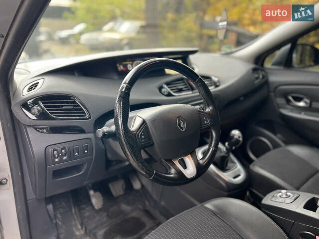 Рено Сценік 2011 у Львові на Automoto.ua Сірий Рено Сценік, об'ємом двигуна 1.6 л та пробігом 208 тис. км за 7250 $, фото 11 на Automoto.ua
