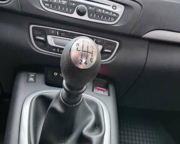 Серый Рено Сценик, объемом двигателя 1.5 л и пробегом 262 тыс. км за 6800 $, фото 2 на Automoto.ua