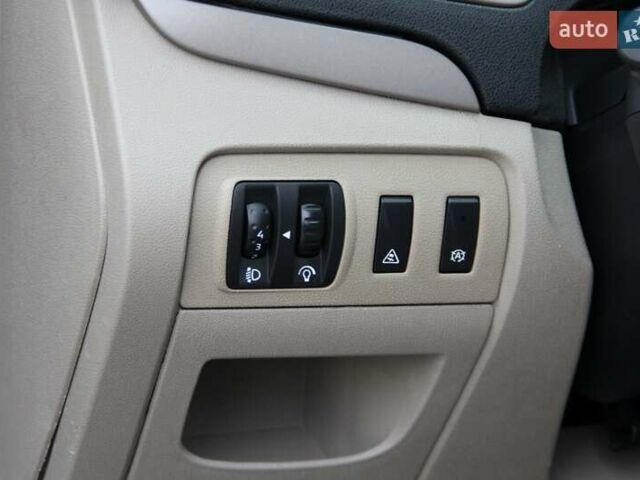 Сірий Рено Сценік, об'ємом двигуна 1.6 л та пробігом 217 тис. км за 6300 $, фото 13 на Automoto.ua