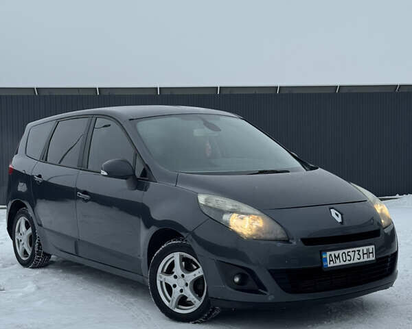 Серый Рено Сценик, объемом двигателя 1.5 л и пробегом 235 тыс. км за 6400 $, фото 1 на Automoto.ua