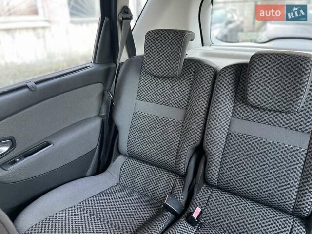 Серый Рено Сценик, объемом двигателя 1.6 л и пробегом 241 тыс. км за 7500 $, фото 27 на Automoto.ua