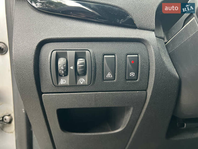 Рено Сценік 2011 у Львові на Automoto.ua Сірий Рено Сценік, об'ємом двигуна 1.6 л та пробігом 208 тис. км за 7250 $, фото 29 на Automoto.ua