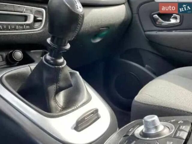 Серый Рено Сценик, объемом двигателя 1.6 л и пробегом 227 тыс. км за 8150 $, фото 4 на Automoto.ua