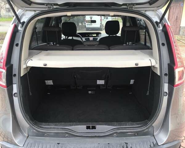 Серый Рено Сценик, объемом двигателя 1.5 л и пробегом 251 тыс. км за 8250 $, фото 14 на Automoto.ua