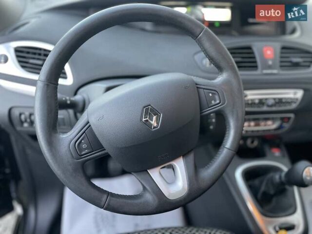 Серый Рено Сценик, объемом двигателя 1.6 л и пробегом 241 тыс. км за 7500 $, фото 19 на Automoto.ua