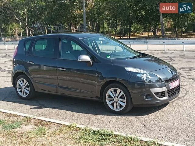 Рено Сценик 2011 в Днепре (Днепропетровске) на Automoto.ua Серый Рено Сценик, объемом двигателя 1.6 л и пробегом 230 тыс. км за 7800 $, фото 7 на Automoto.ua