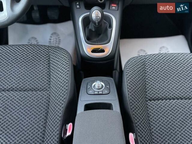 Серый Рено Сценик, объемом двигателя 1.6 л и пробегом 241 тыс. км за 7500 $, фото 39 на Automoto.ua