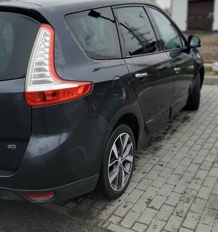 Серый Рено Сценик, объемом двигателя 1.6 л и пробегом 227 тыс. км за 8150 $, фото 3 на Automoto.ua