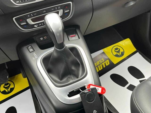 Рено Сценик 2011 в Стрые на Automoto.ua Серый Рено Сценик, объемом двигателя 2 л и пробегом 215 тыс. км за 7500 $, фото 12 на Automoto.ua