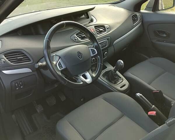 Серый Рено Сценик, объемом двигателя 1.6 л и пробегом 166 тыс. км за 7700 $, фото 17 на Automoto.ua